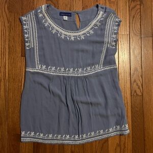 Simply Styled Slate Top with White Embroidery